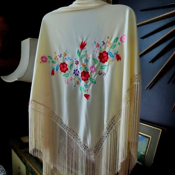 LARGE SHAWL/ PIANO SHAWL W FRINGE EMBROIDERED FLOWERS - Picture 1 of 7